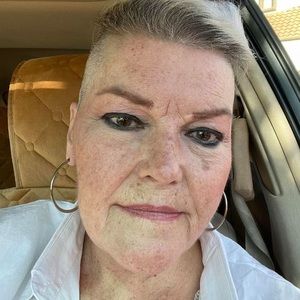 Meet your Posher, Deborah